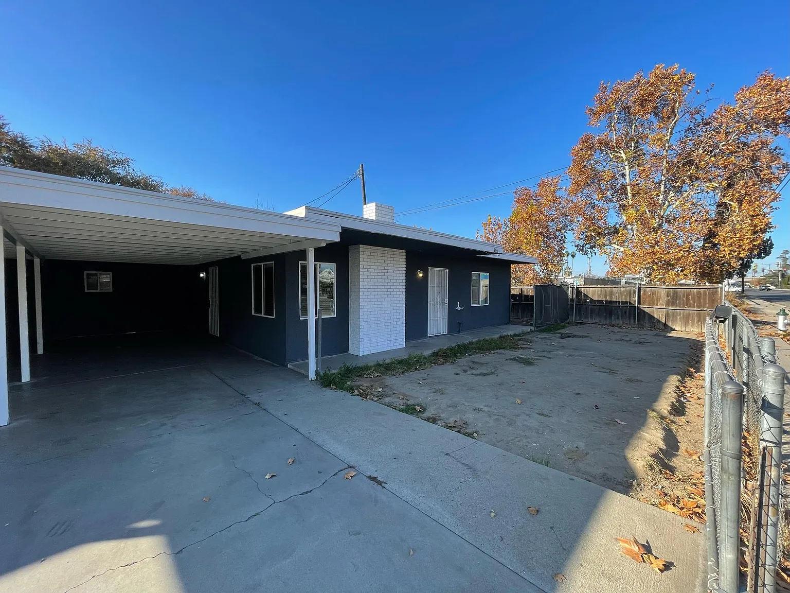 3 bed, 800 sqft, $2,000 — Photo 1