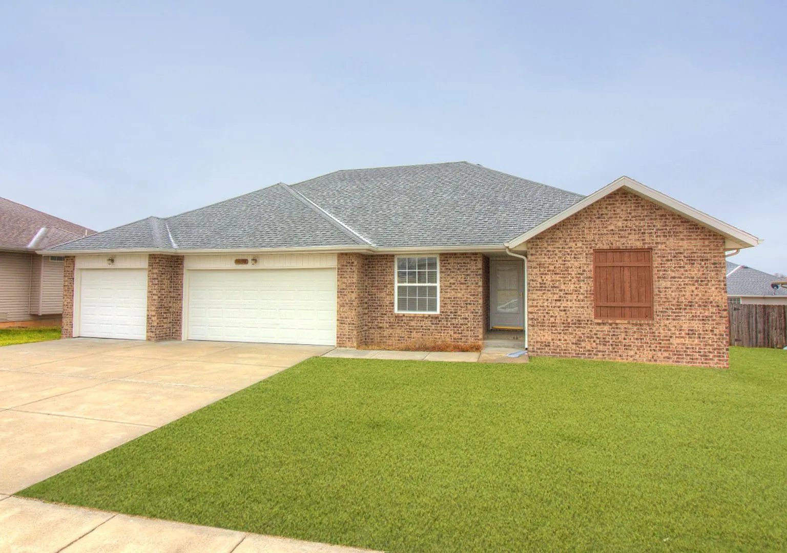 4 Bedroom — Photo 1