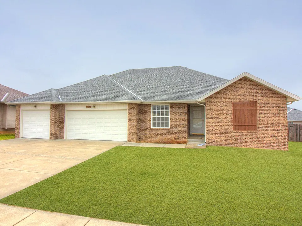 1094 S Tanner Dr