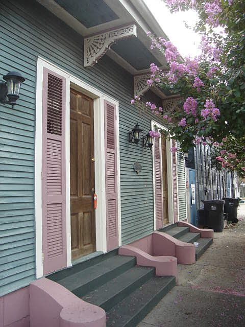 Exterior Front Left