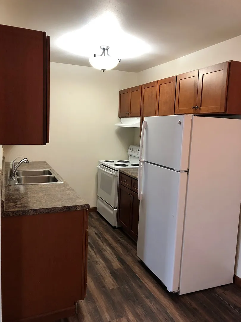 Browns Court Apartments — Photo 3