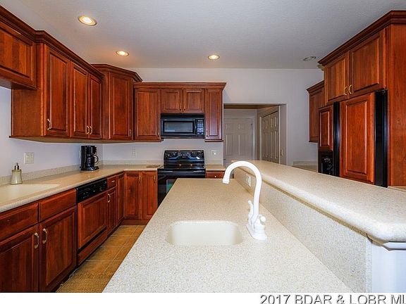3rd image of 210 Muirfield Ct