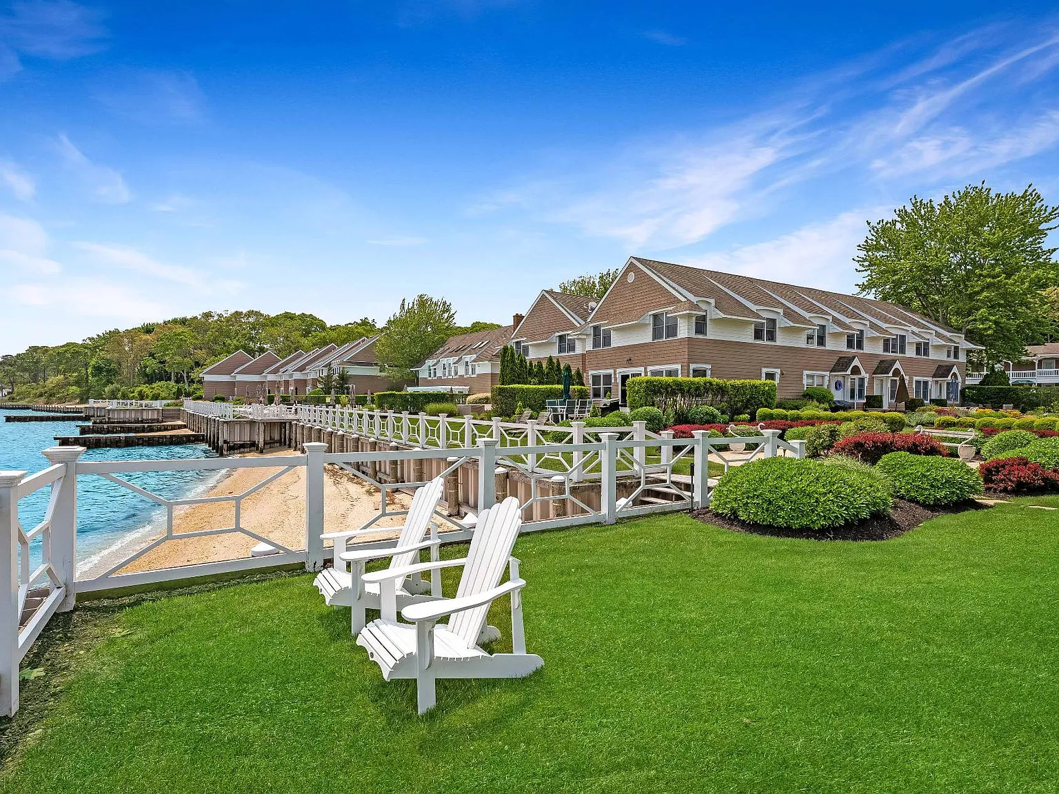 Waterfront Townhouse - A Couples Retreat — Photo 4
