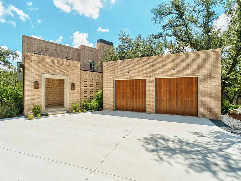 4500 River Wood Ct — Photo 3