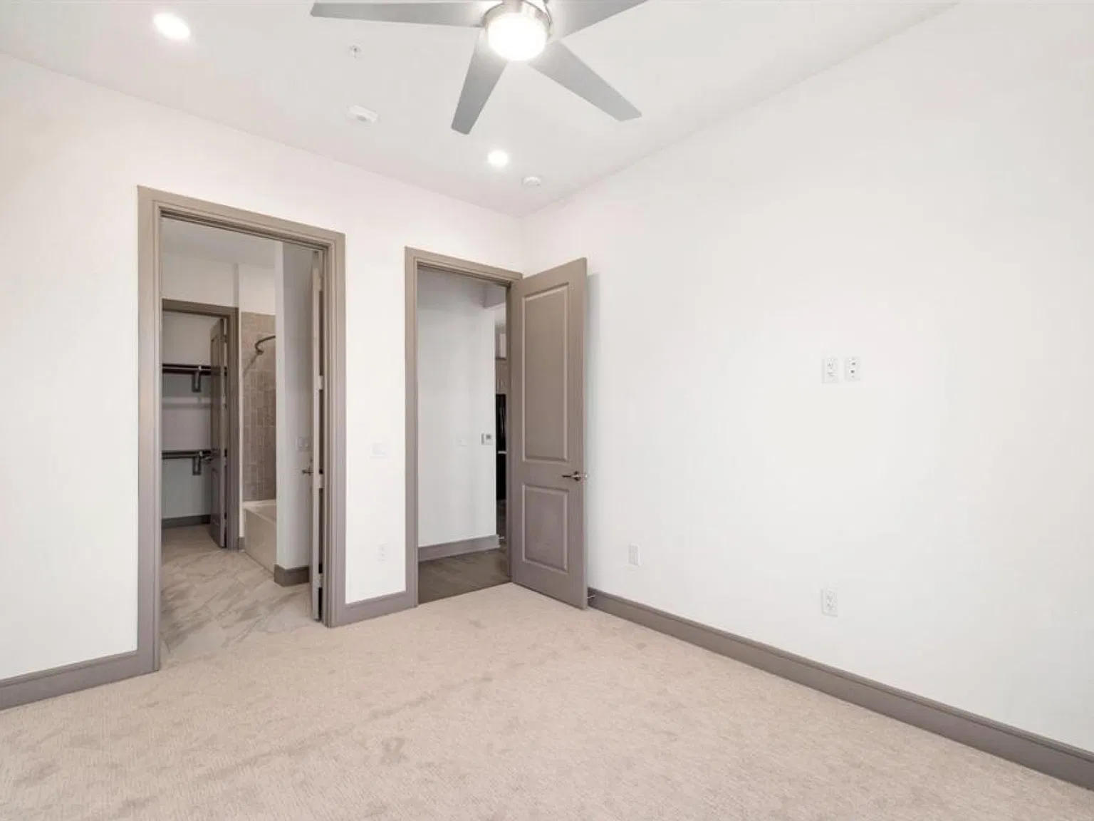 2 bed, 1151 sqft, $2,100 — Photo 3