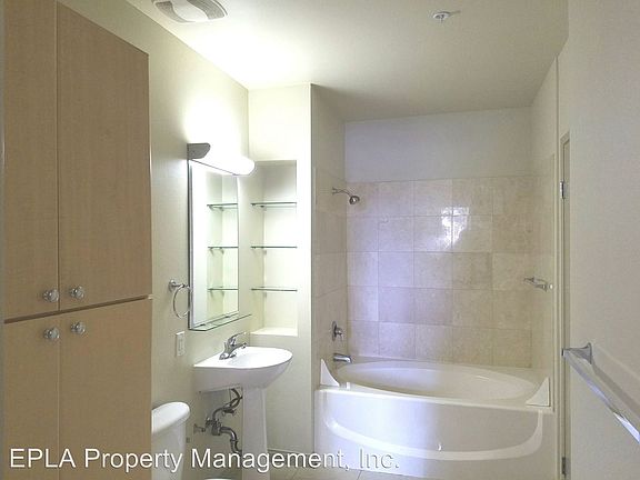 4th image of 488 E Ocean Blvd Unit 209
