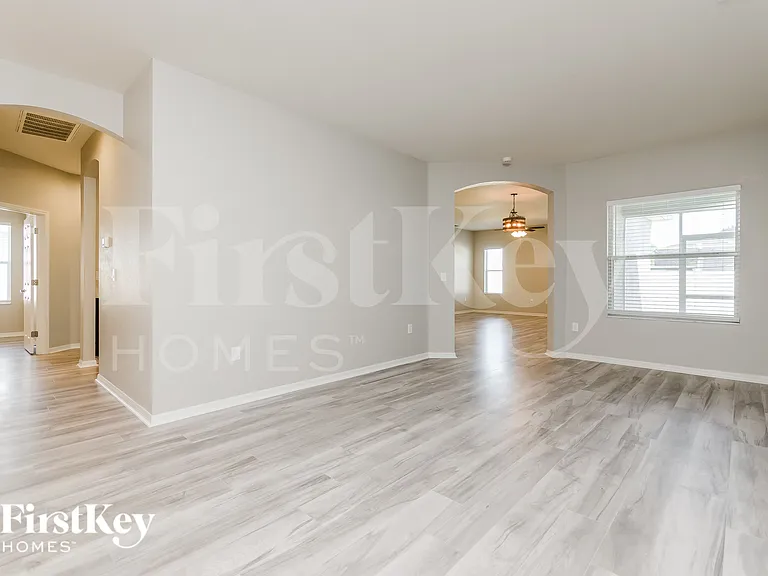 533 Interlock St — Photo 2