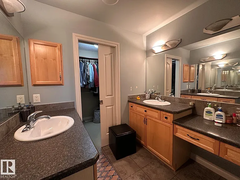 30 Virginia Ave — Photo 8