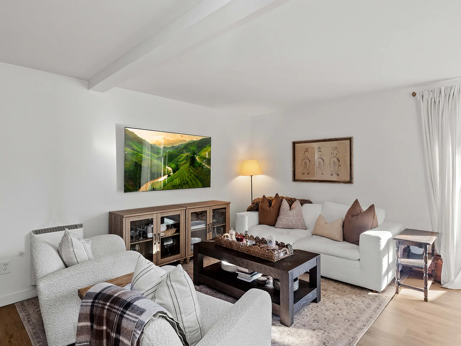 2 bed, 860 sqft, $2,350 — Photo 1