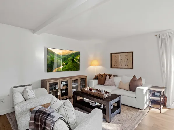 437 Healy Ave S APT 1, North Bend, WA 98045