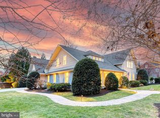 835 Elden St, Herndon, VA 20170