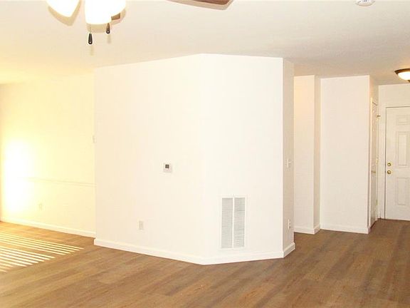 4th image of 450 Benton Dr APT A