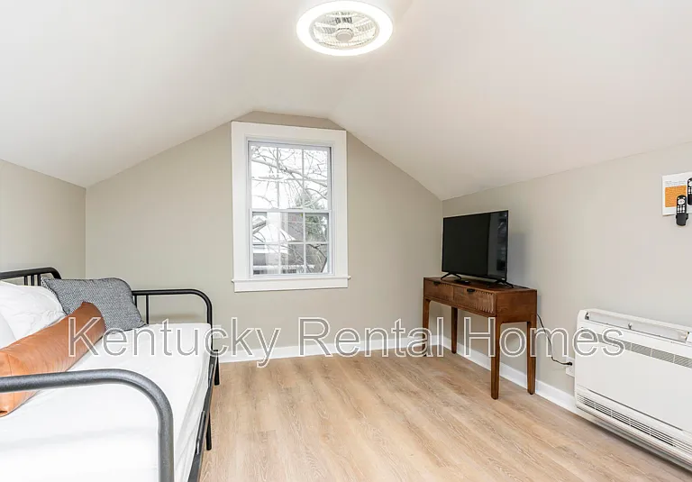 161 Preston Ave — Photo 11