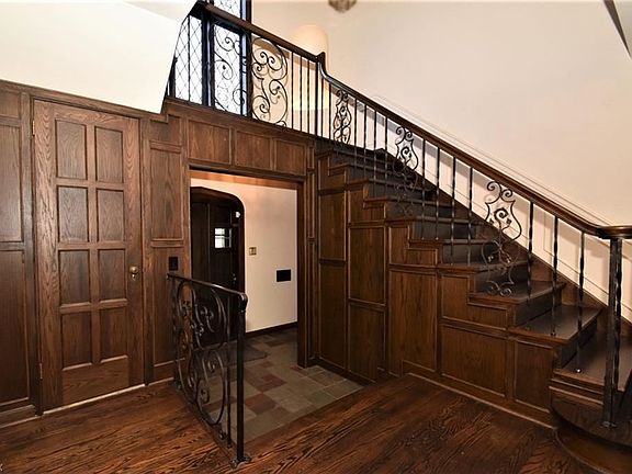 3rd image of 17906 Parkland Dr