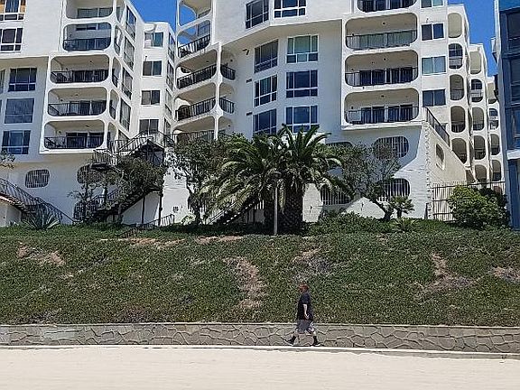 4th image of 565 Esplanade Unit 313