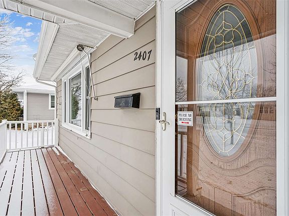 3rd image of 2407 Teresa Dr SW