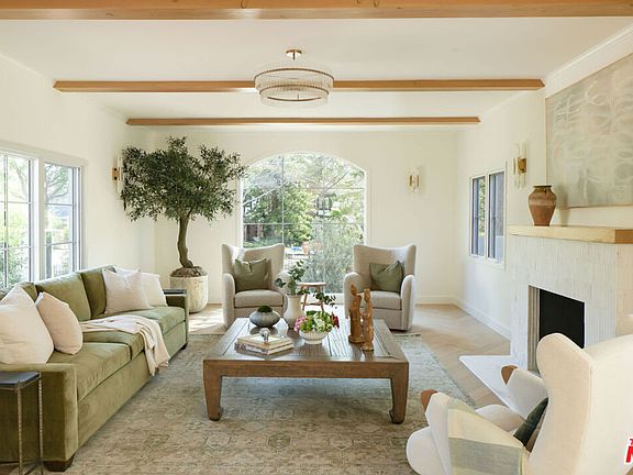 2nd image of 605 N Elm Dr