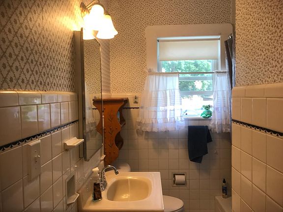 3rd image of 2211 W Barker Ave