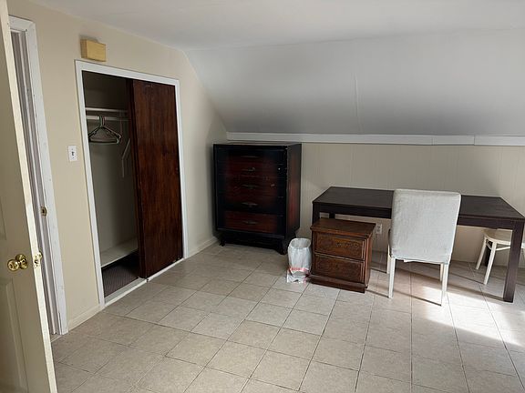 3rd image of 920 Huntington Pl
