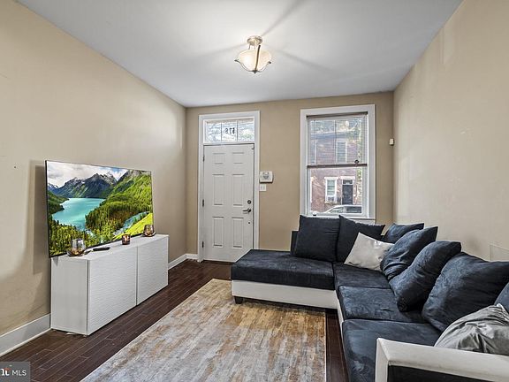 4th image of 576 Berkley St