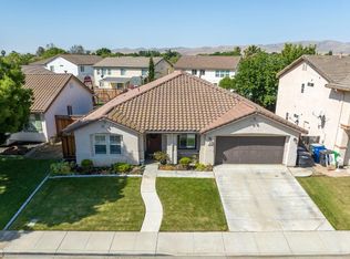 535 Red Robin Dr, Patterson, CA