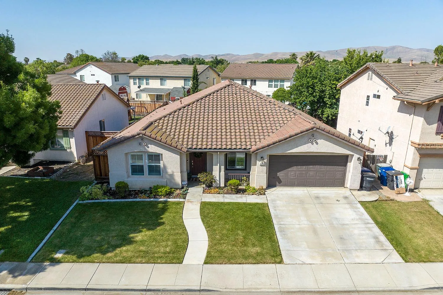 535 Red Robin Dr photo 1