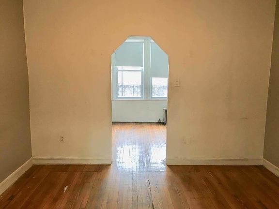 5th image of 142 Bedford Ave #2A