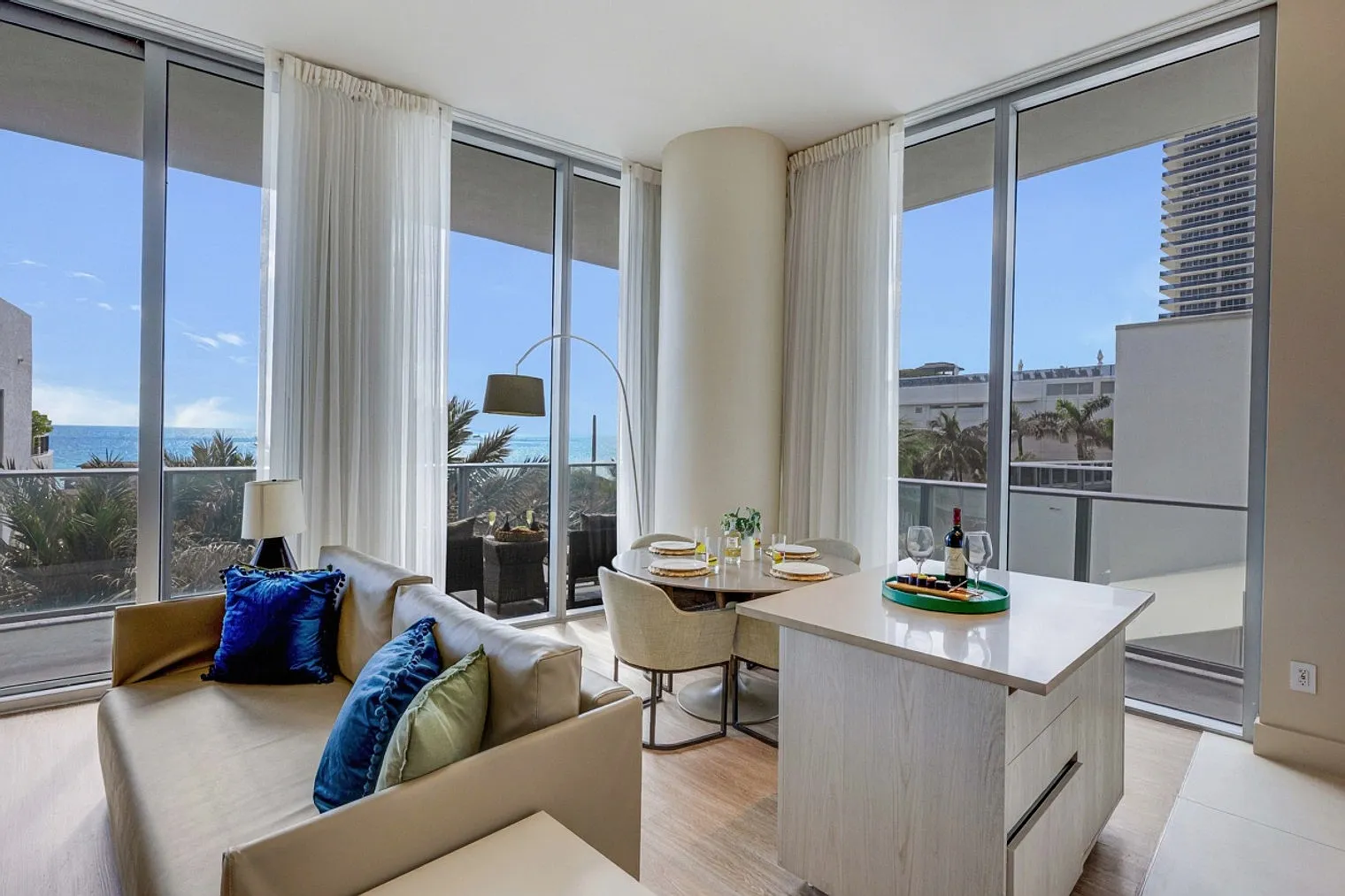 1 bed, 1.0 bath, 699 sqft, $4,158 — Photo 3