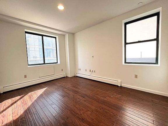 3rd image of 4261 Hunter St APT 4F