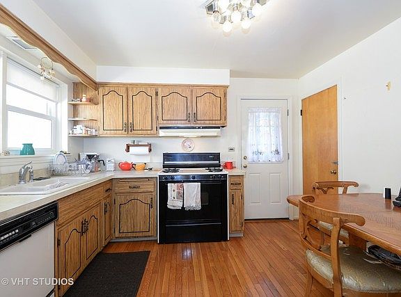 4th image of 2408 Bradley Pl