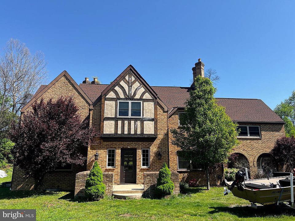 1st image of 78 Roseland Dr