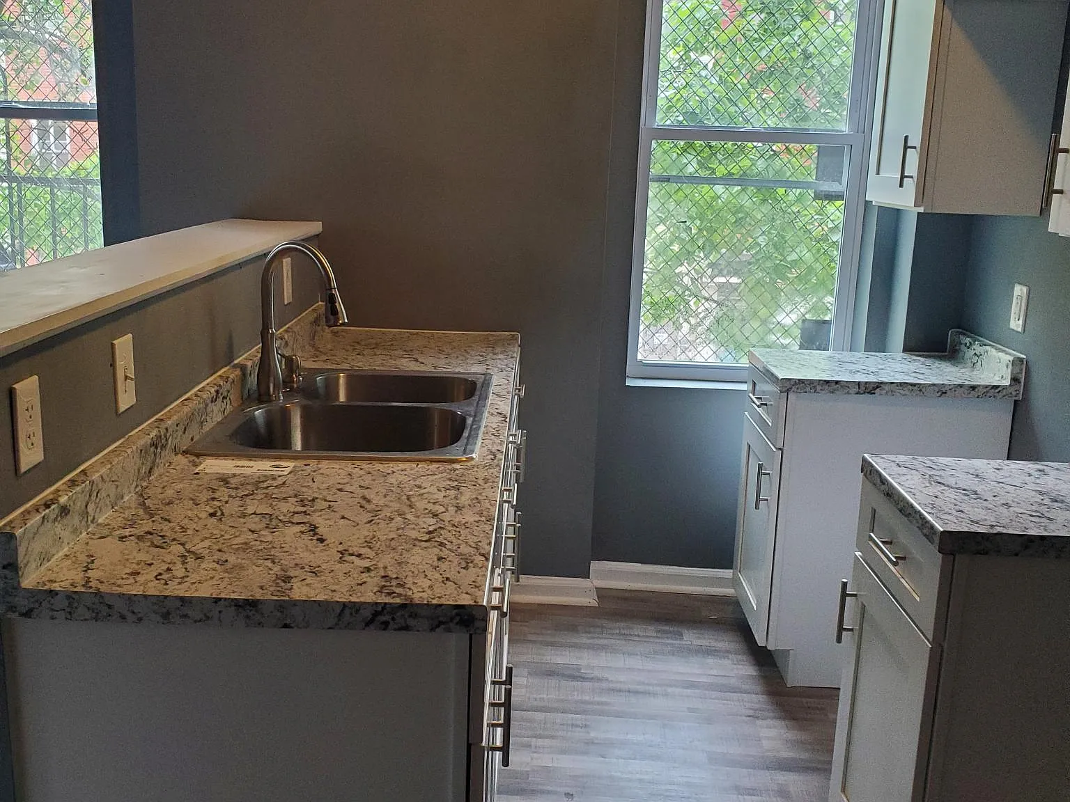 1049 Brantley Ave — Photo 3
