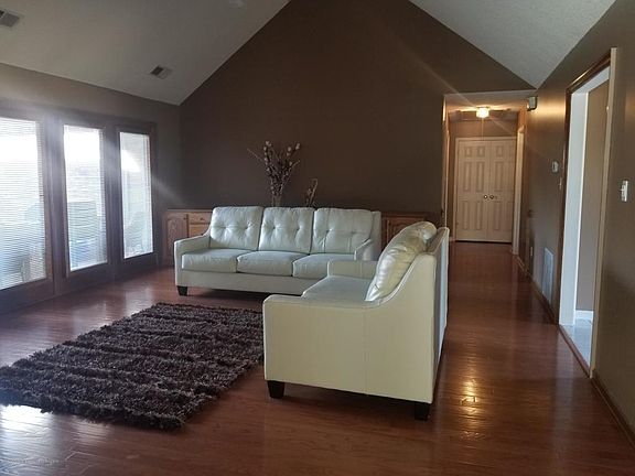 5th image of 4605 Rebekah Park Dr