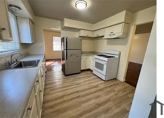 3 bed, 1800 sqft, $2,400 — Photo 2