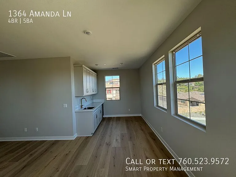 1364 Amanda Ln — Photo 3