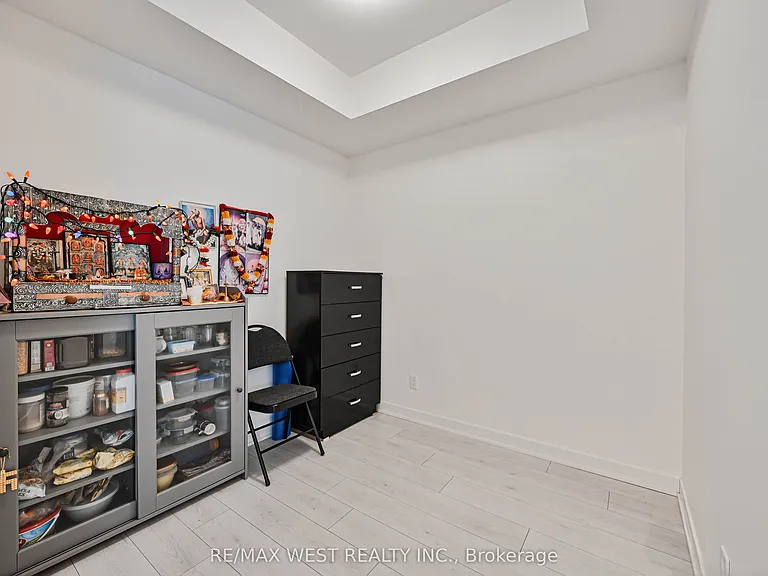 405 Dundas St W #421 — Photo 22