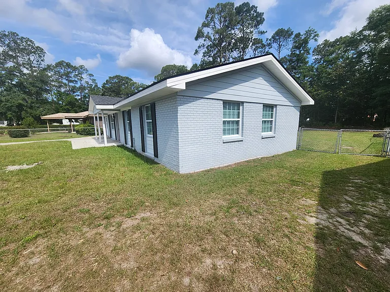 535 Azalea St — Photo 3