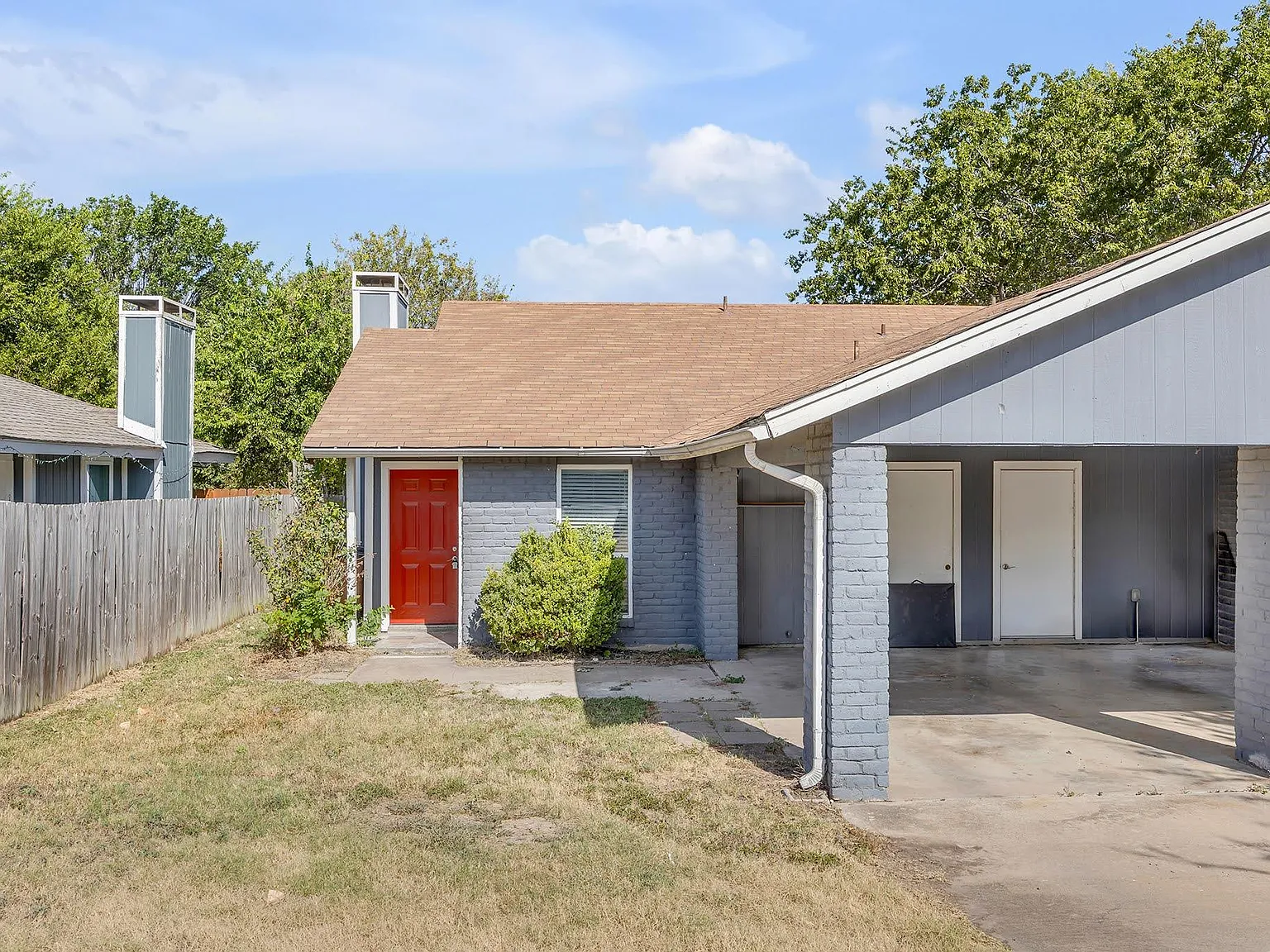 2 bed, 1.0 bath, 892 sqft, $1,200 — Photo 2