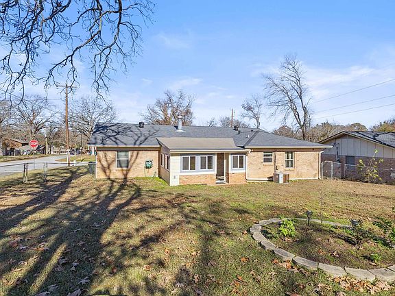 4th image of 3015 Williamsburg Dr