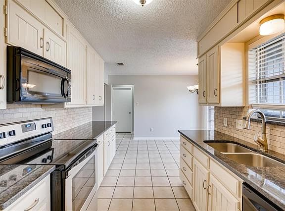 3rd image of 5912 Woodmeadow Dr