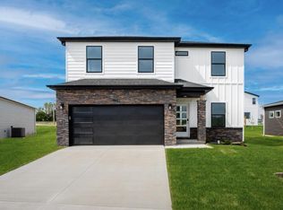 3927 E Appledore Ct, Brookline, MO 65619