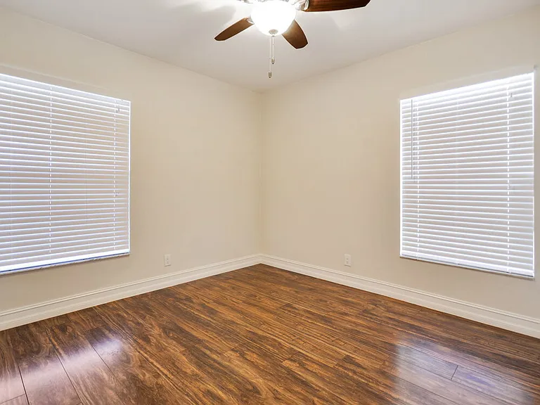 21020 Woodspring Ave — Photo 9