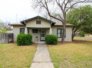 207 11th St, Ozona, TX 76943