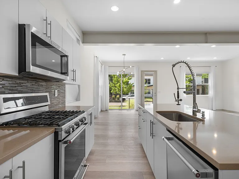4015 Fenton Ct — Photo 8