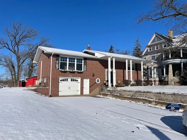 55 Main St N, Sauk Centre, MN 56378