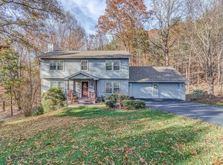 7992 Forest Creek Dr, Roanoke, VA 24018