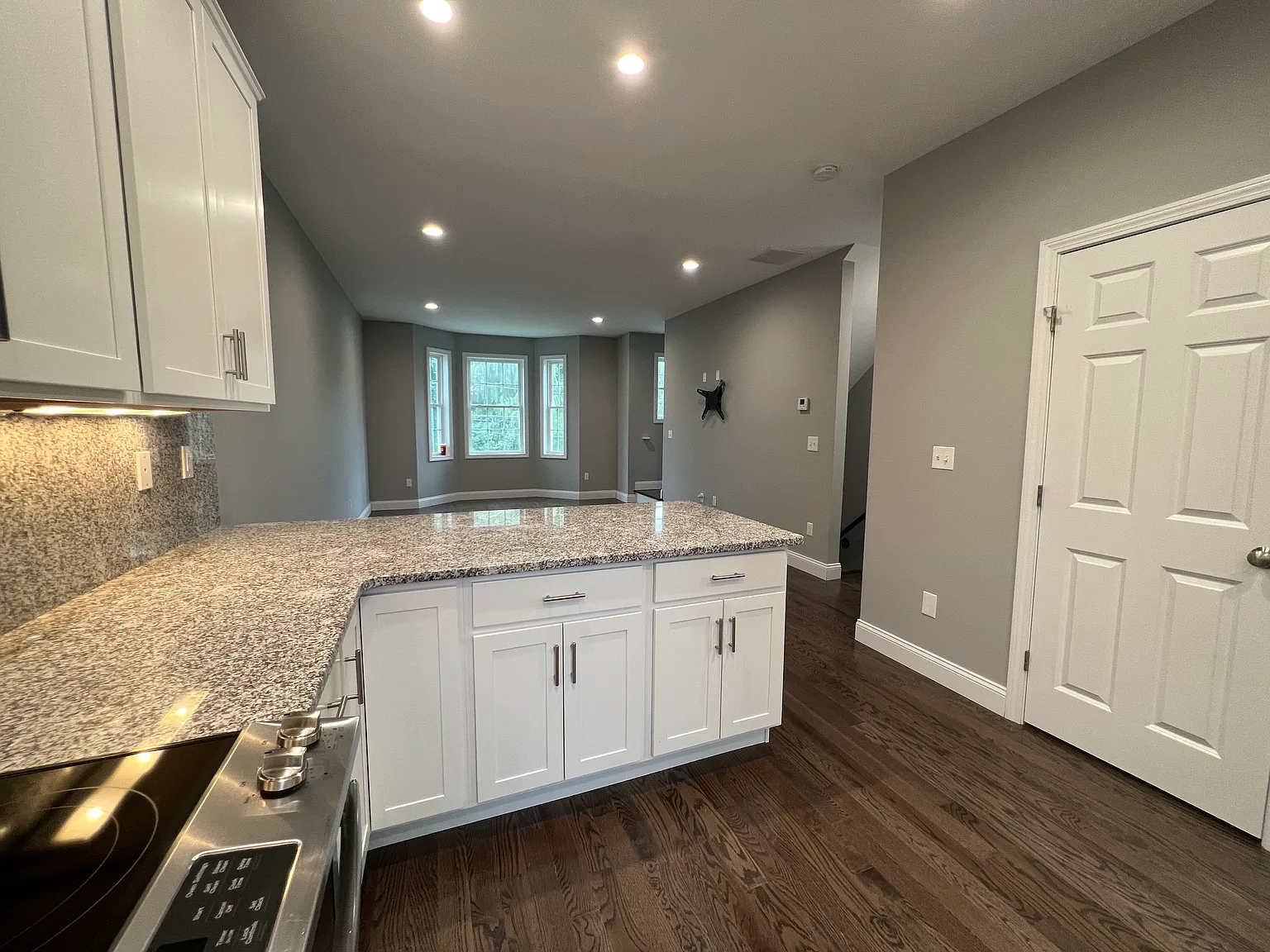 3 bed, 1282 sqft, $3,550 — Photo 3