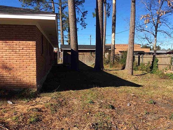 5th image of 302 E Pecan St
