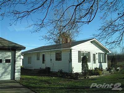 guest house on the property with 3 bedrooms and 1 bath