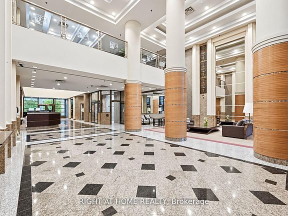 4th image of 1001 Bay St #2111